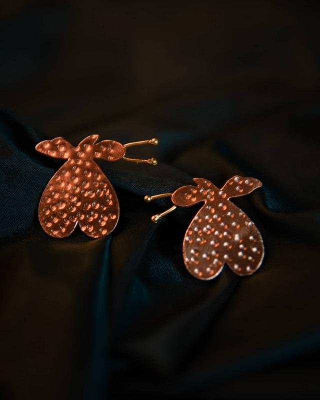 BEE STUDS